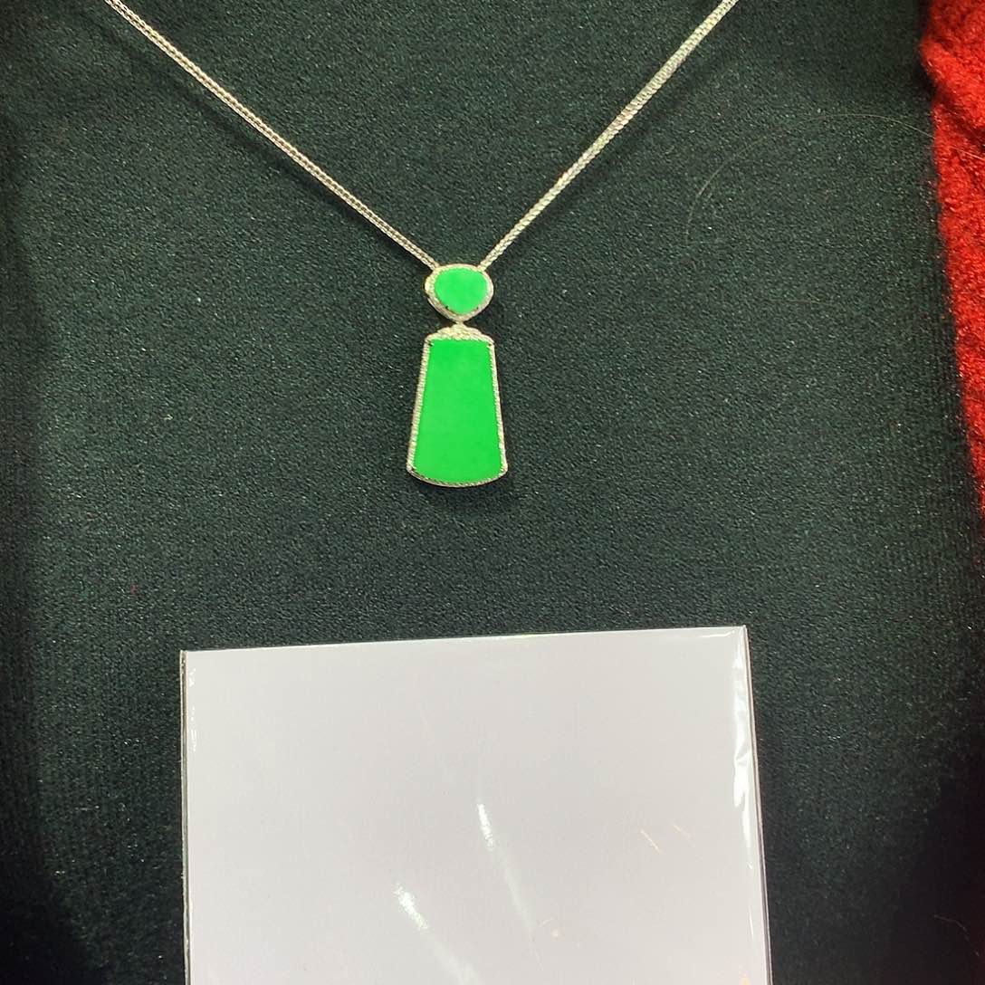 翡翠吊坠(赠链)18K金镶嵌