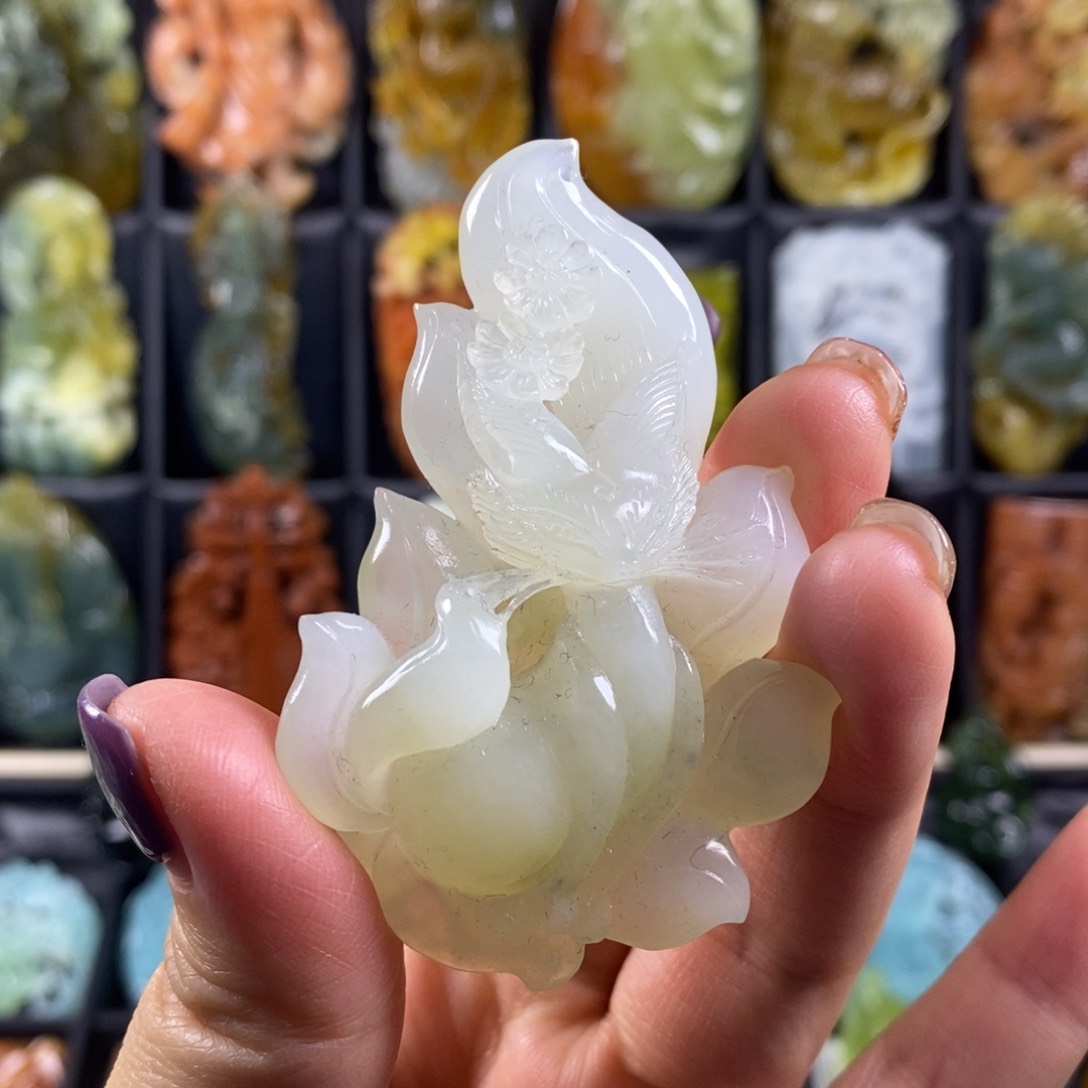 蛇纹石玉颈饰合金