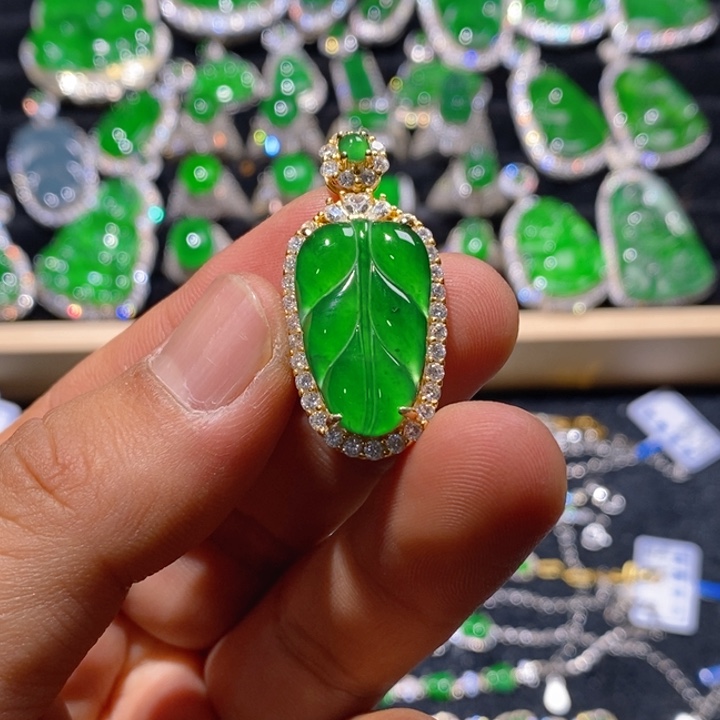 翡翠颈饰未镶嵌天然A货翡翠