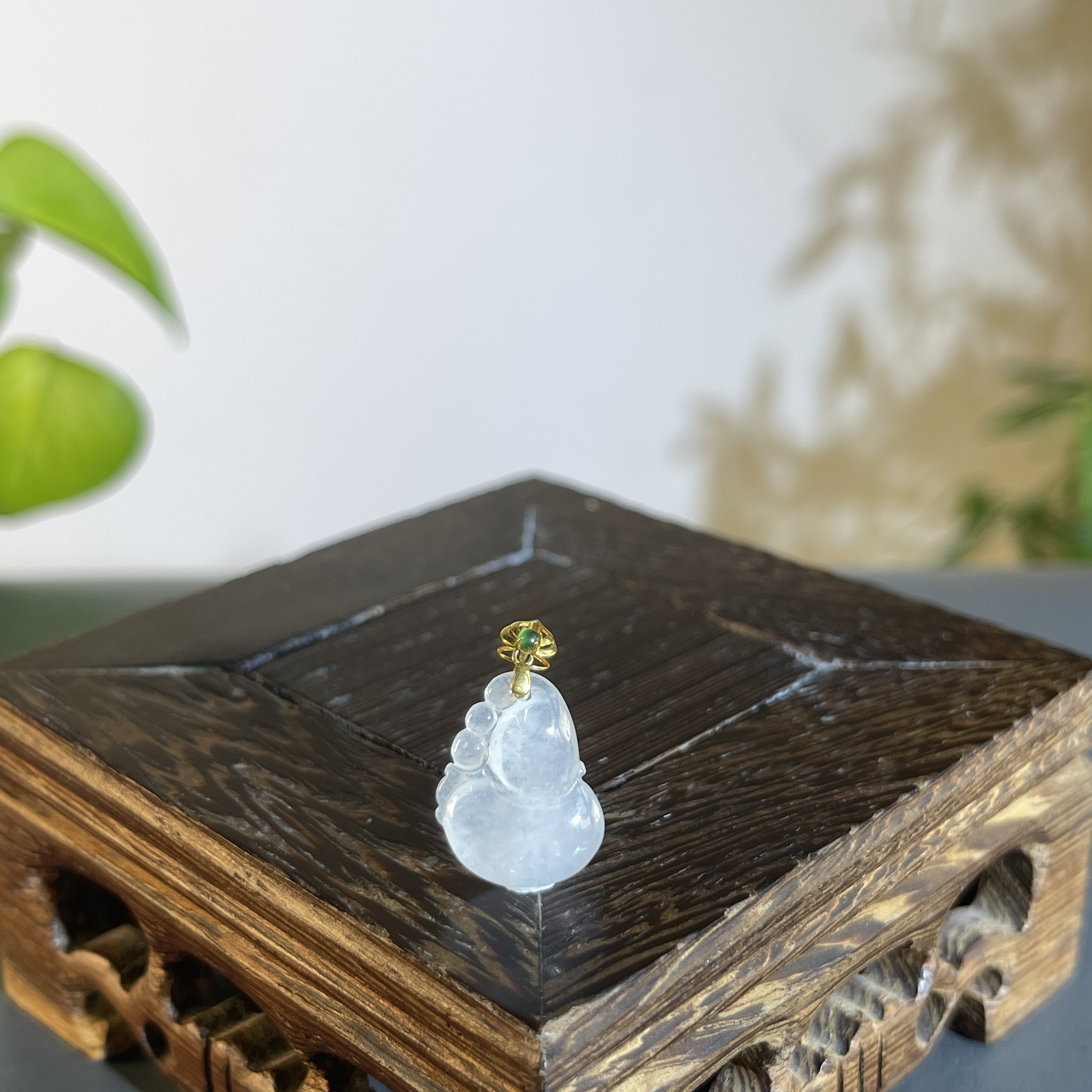 JXB15-011  天然缅甸A货翡翠  18K扣头葫芦