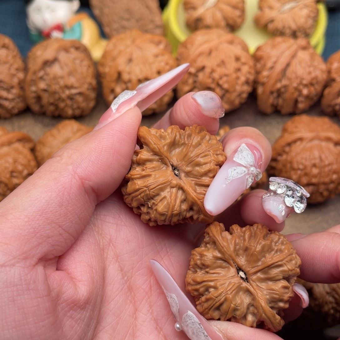 一***佳文玩核桃把件全品红宝石狮子头35