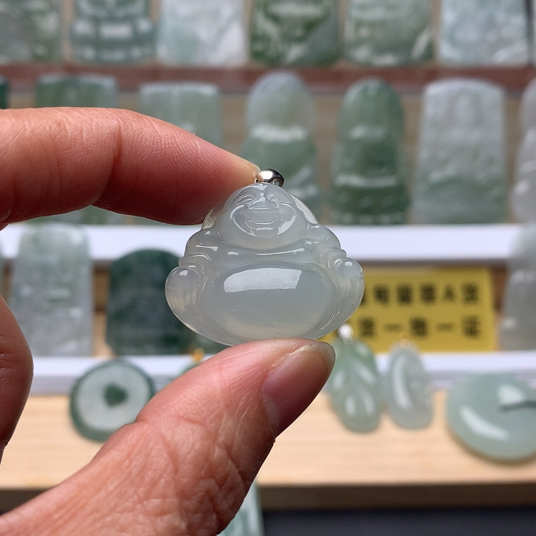 翡翠未镶嵌颈饰佛公