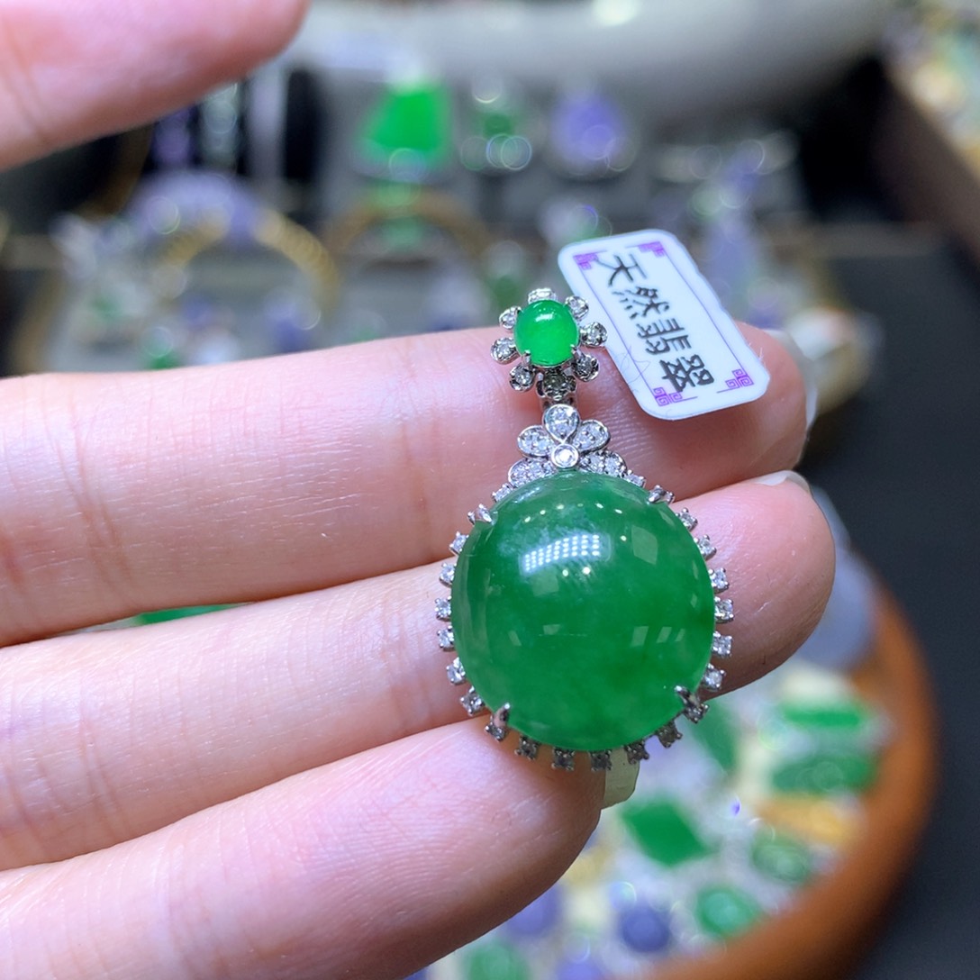 【闪购商品】翡翠颈饰18K金镶嵌翡翠吊坠项链