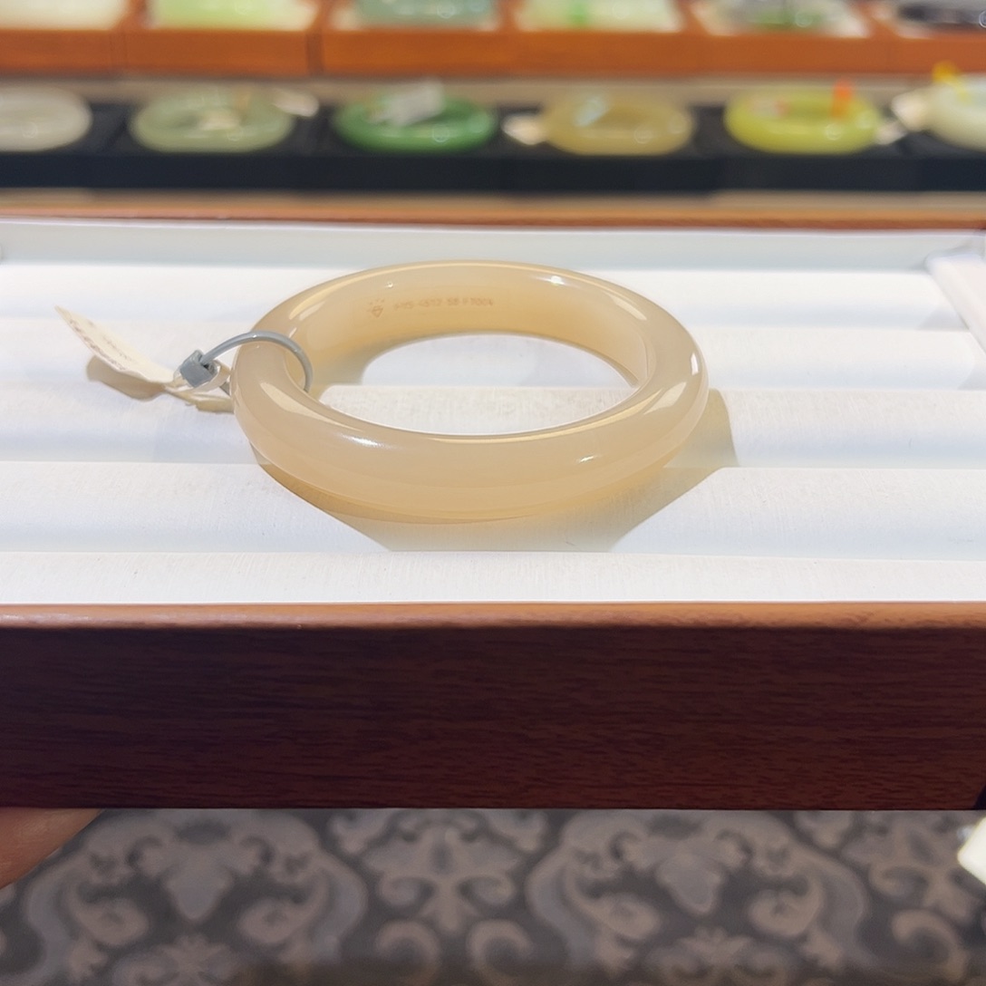 和田玉手镯未镶嵌辉****梦