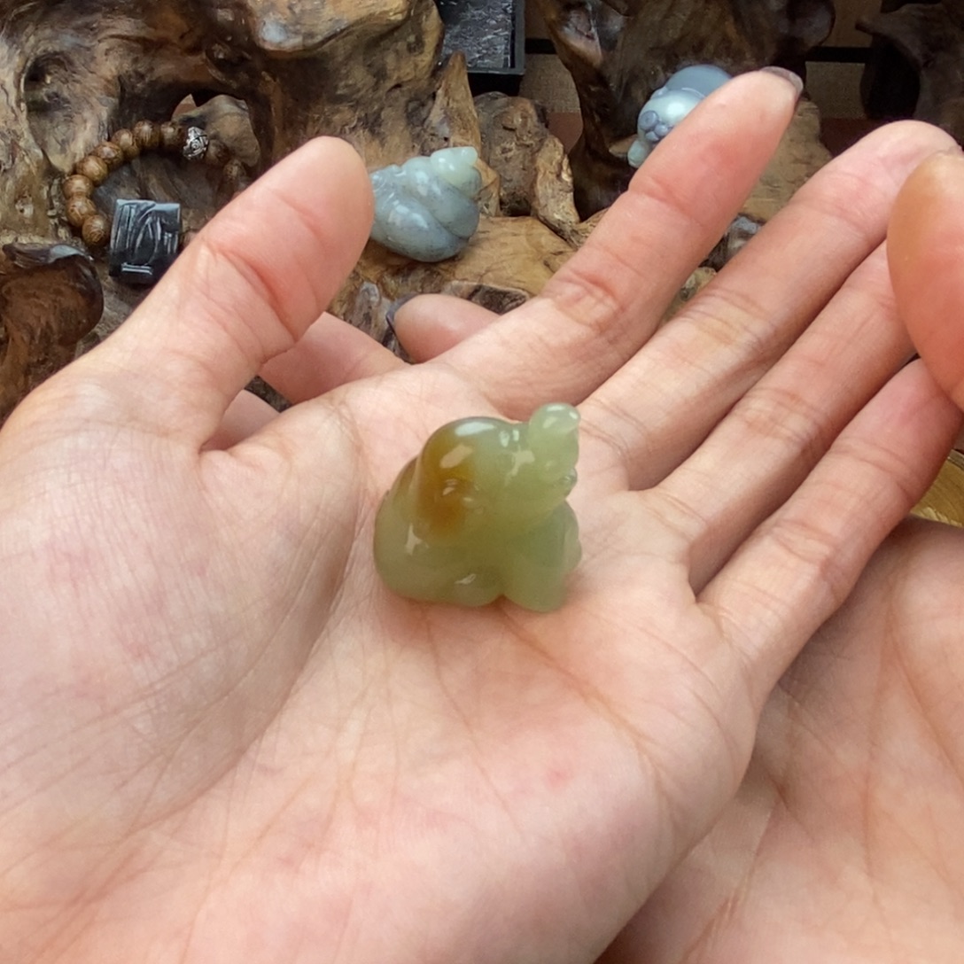 胡****和田玉未镶嵌颈饰