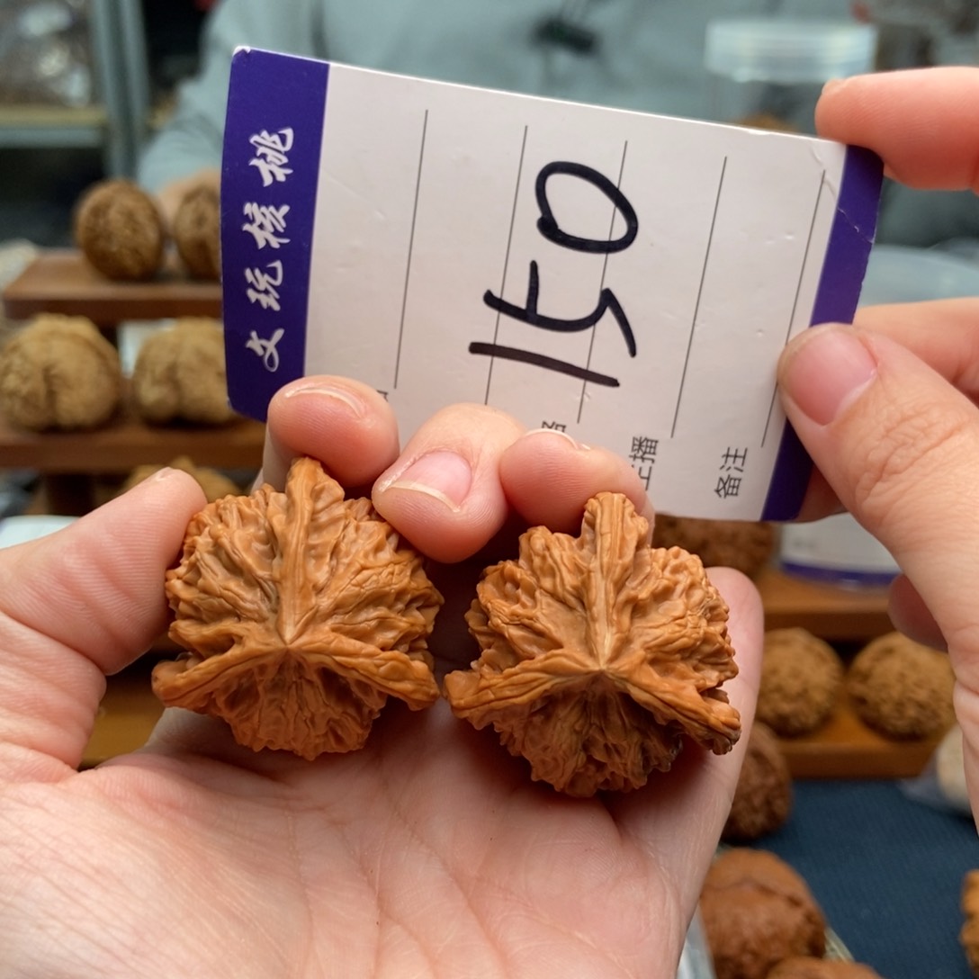 文玩核桃吊坠35三棱