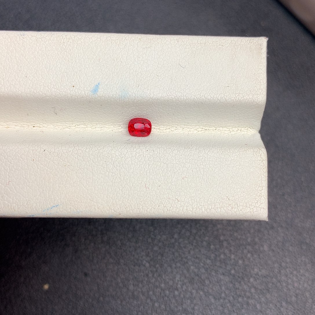 尖晶石裸石未镶嵌