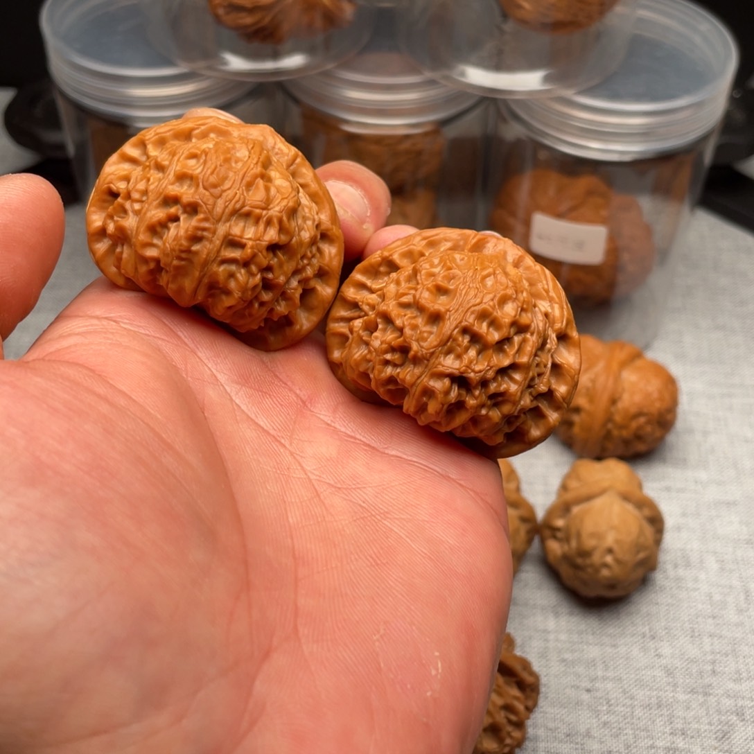 文玩核桃把件桃心宫灯