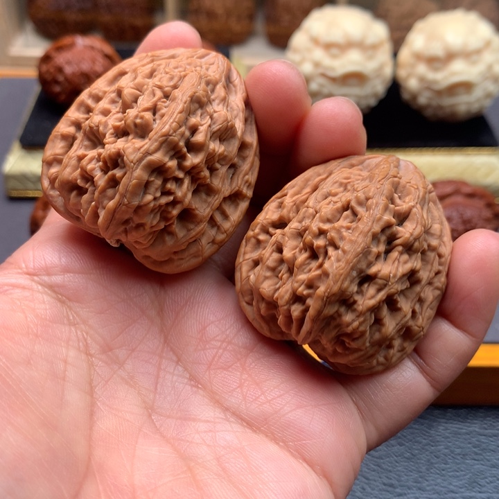 文玩核桃吊坠虎头王