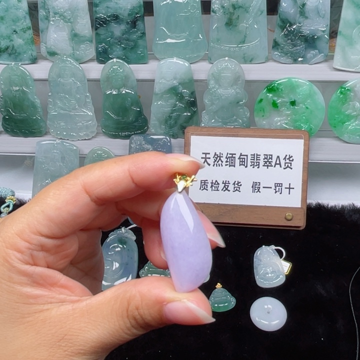 颈饰18K金镶嵌翡翠福瓜