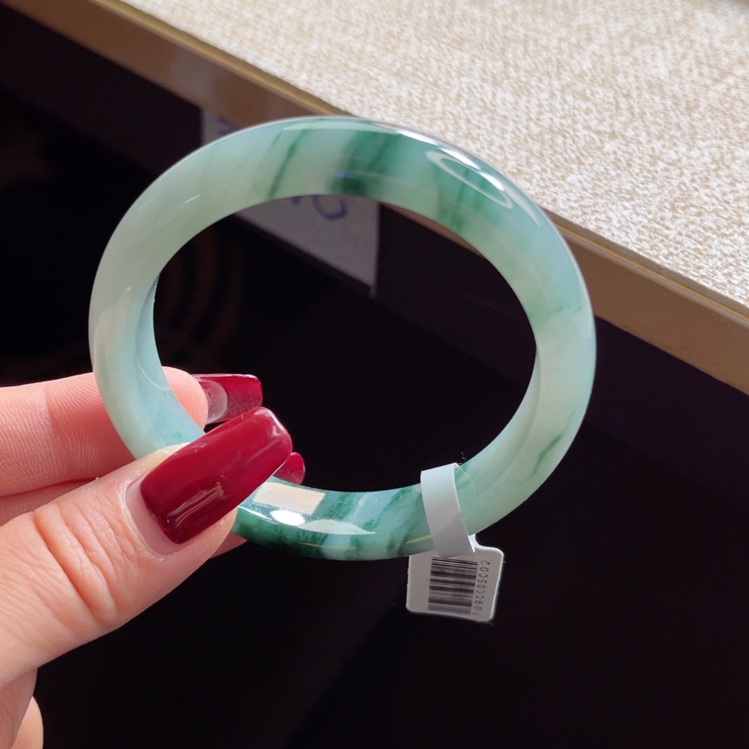 翡翠手镯未镶嵌手镯