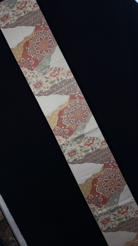 苏绣，缂丝，西阵织。六通，茶席，挂画。