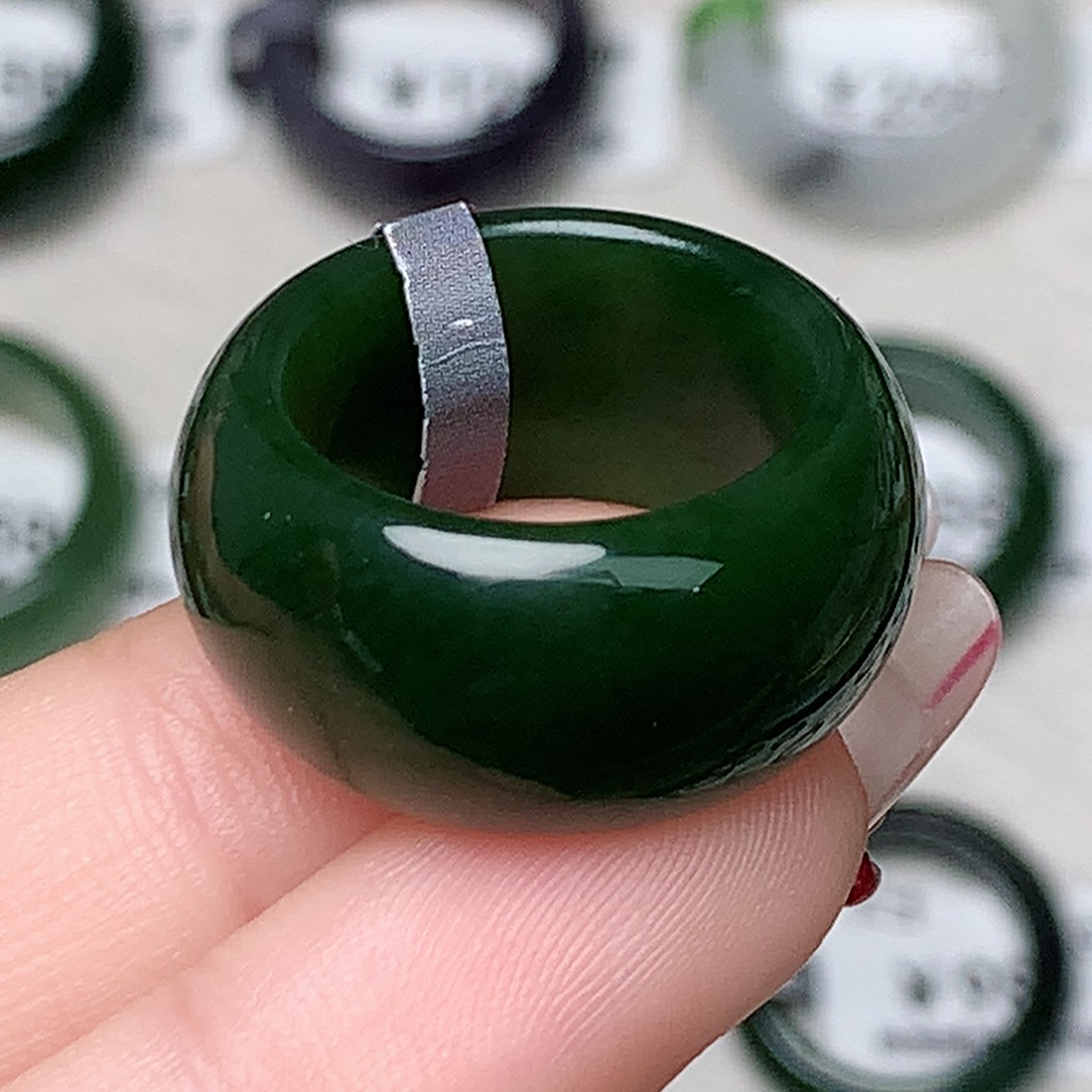 未镶嵌戒指和田玉