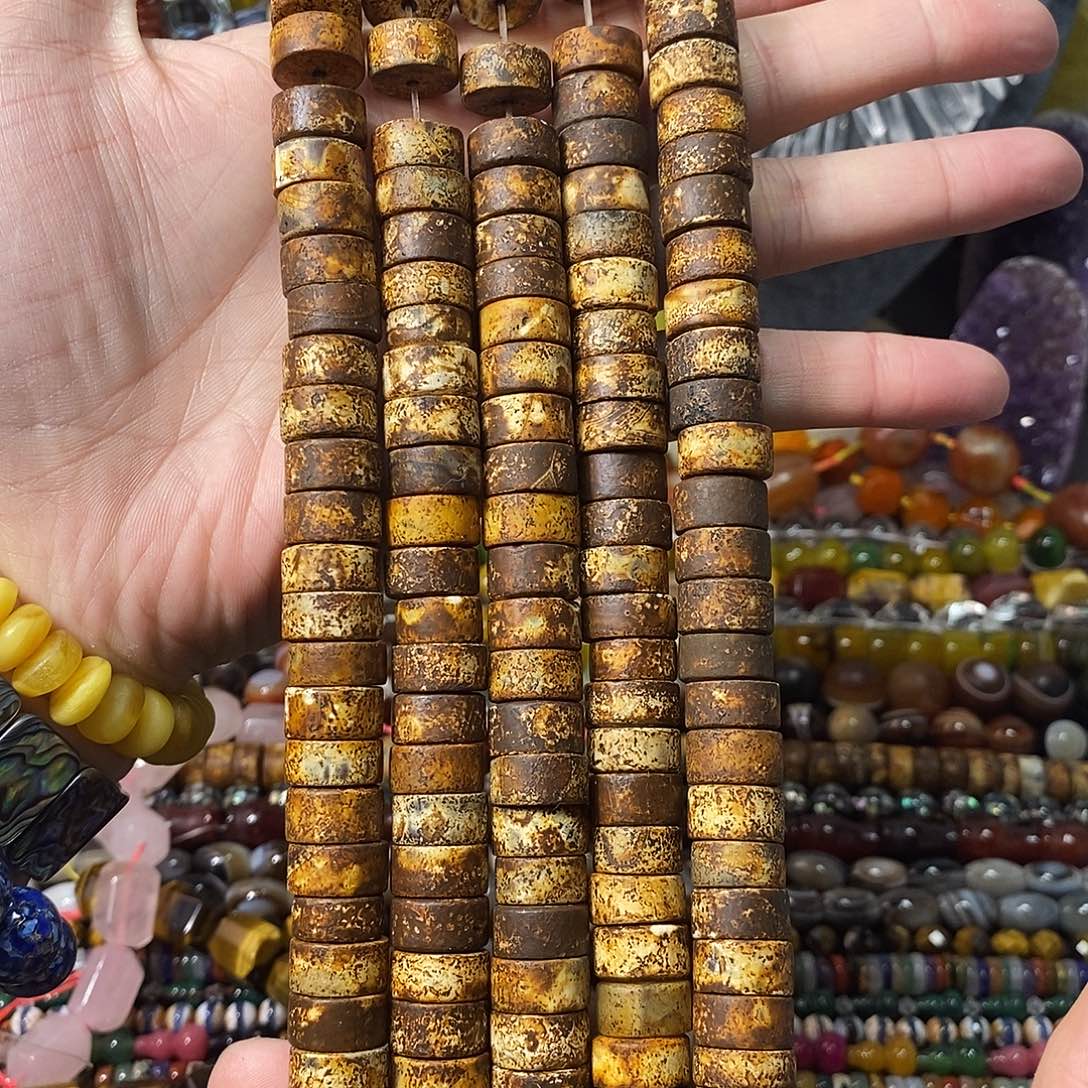 石英质玉未镶嵌，树皮老玛瑙剁珠7×14mm，