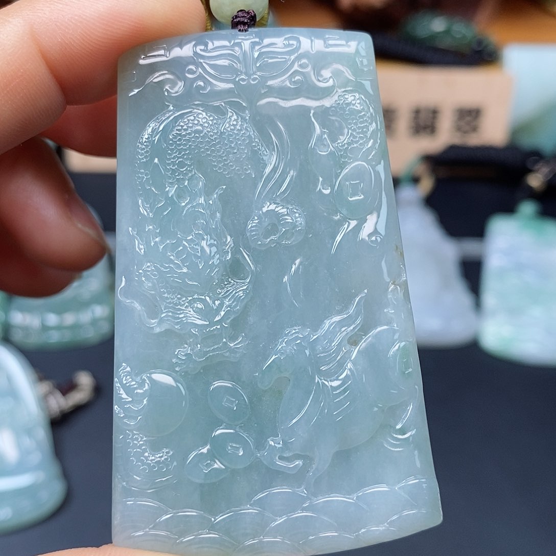 翡翠颈饰未镶嵌翡翠
