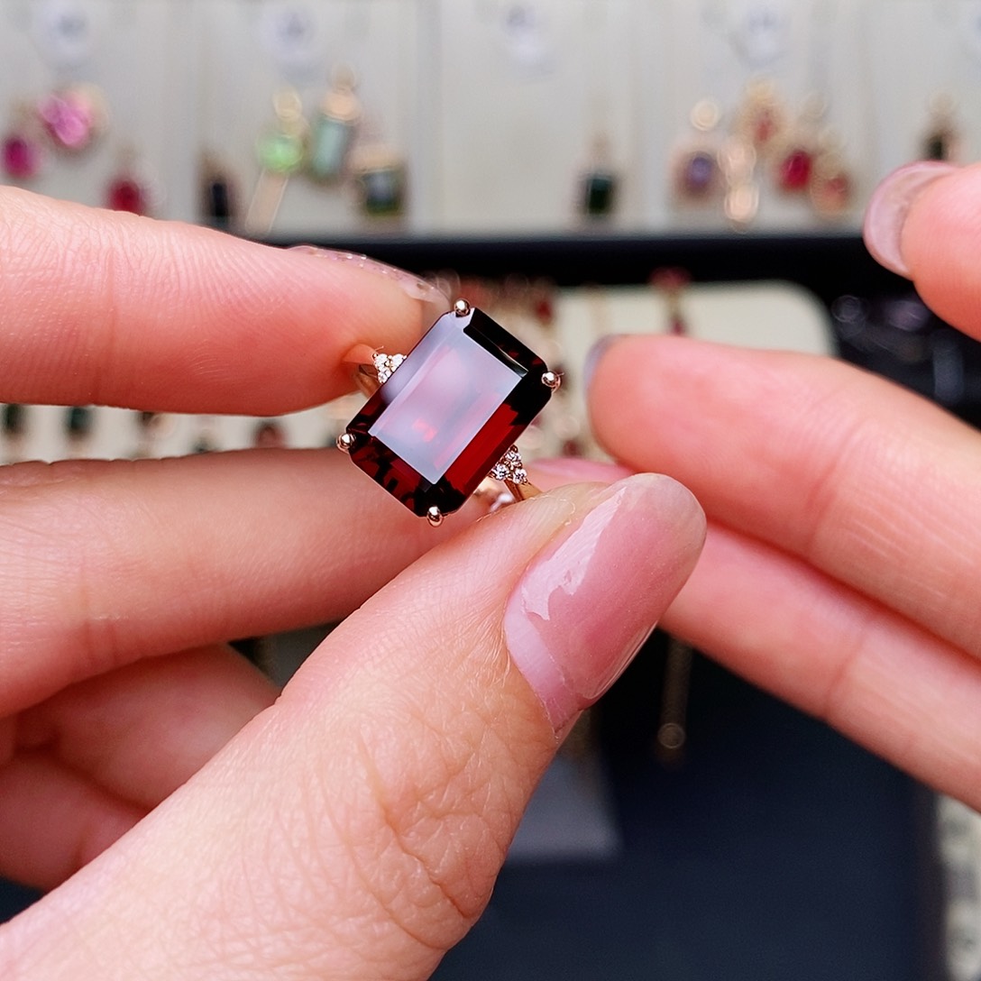 石榴石戒指18K金镶嵌赛****馆