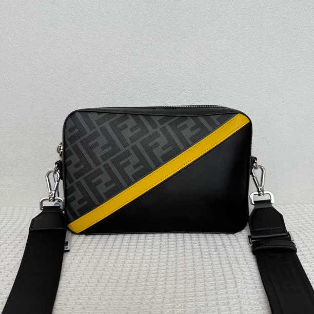 99新 FENDI/芬迪 7070/男士时尚经典休闲印花相机包