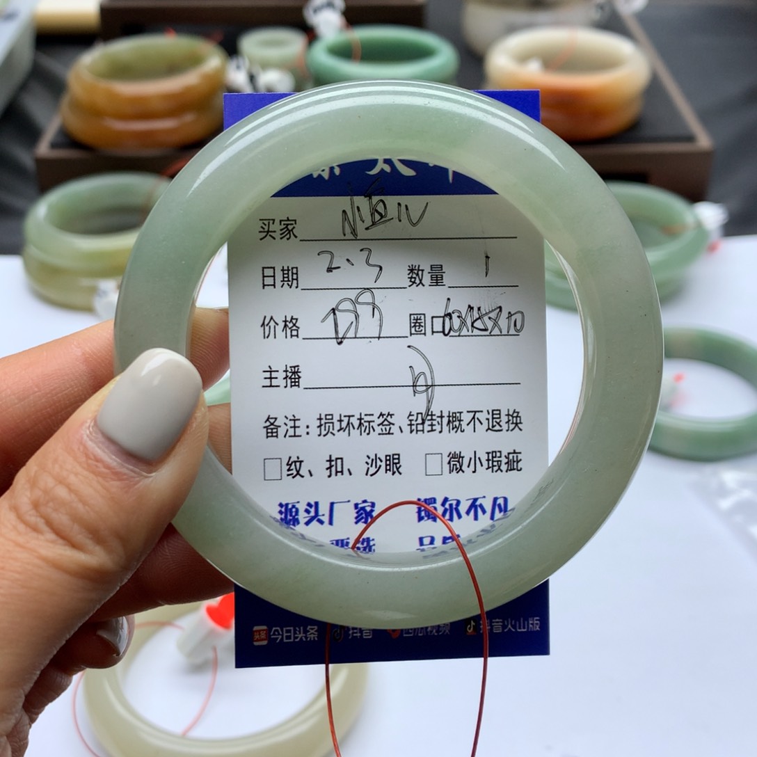 石英质玉手镯未镶嵌小**小
