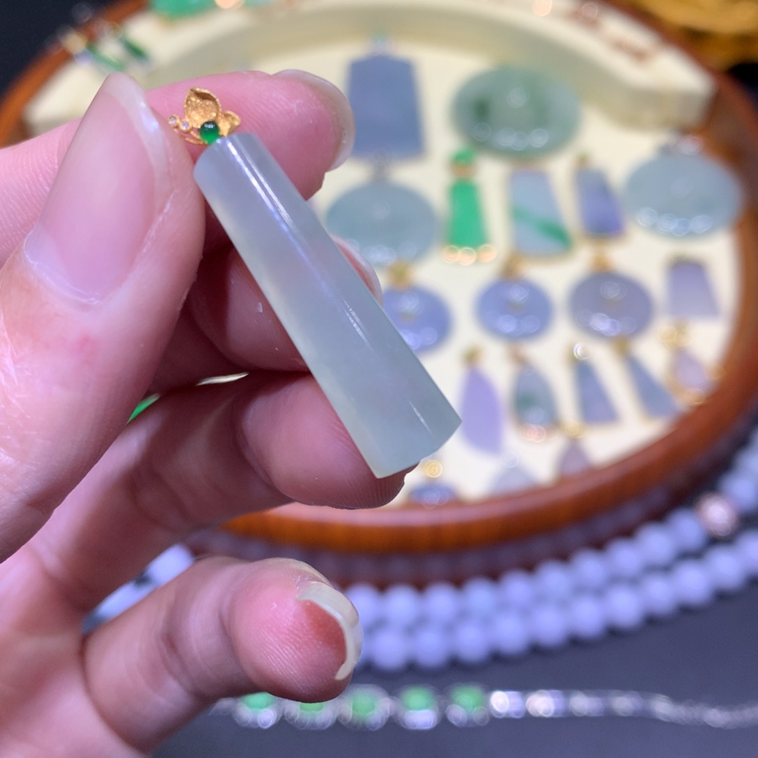 翡翠吊坠(不含链)18K金镶嵌