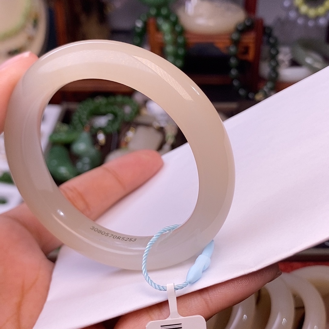 和田玉藕粉老熟料老料手镯52.5圈未镶嵌h****a