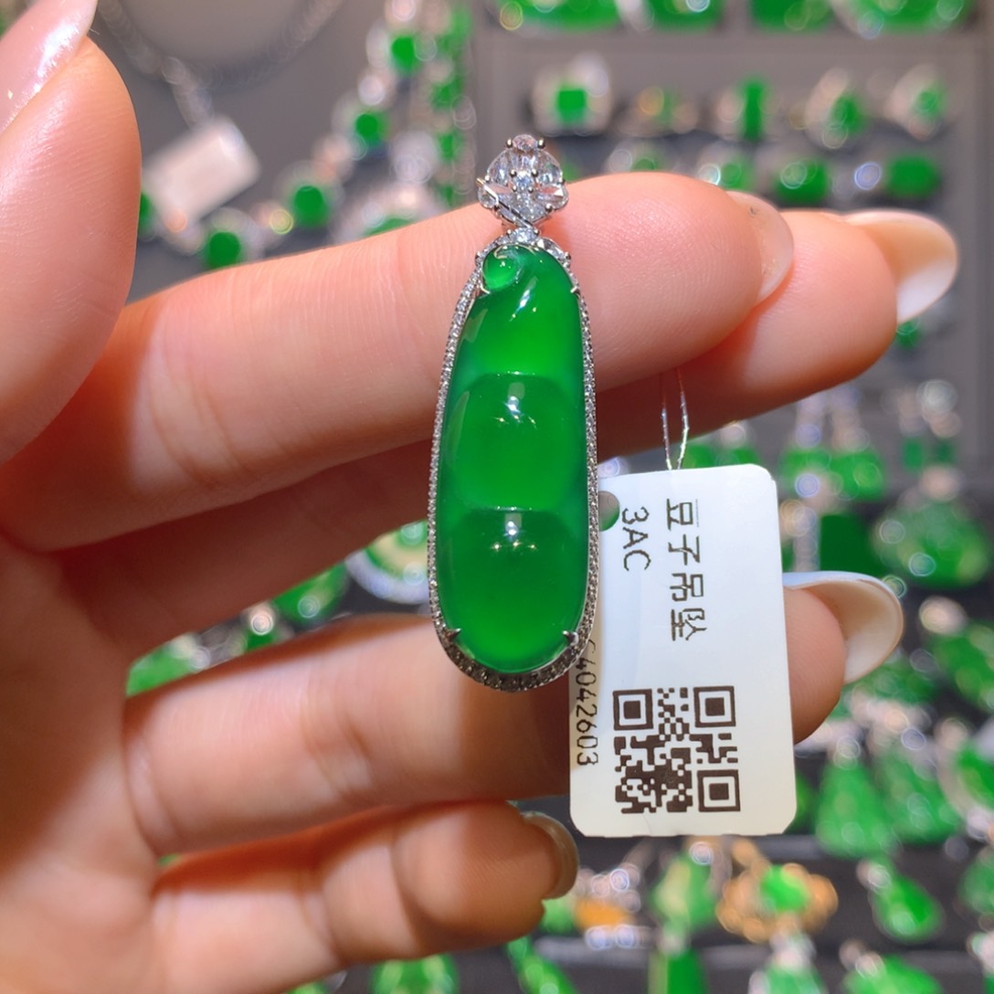 翡翠颈饰18K金镶嵌豆子