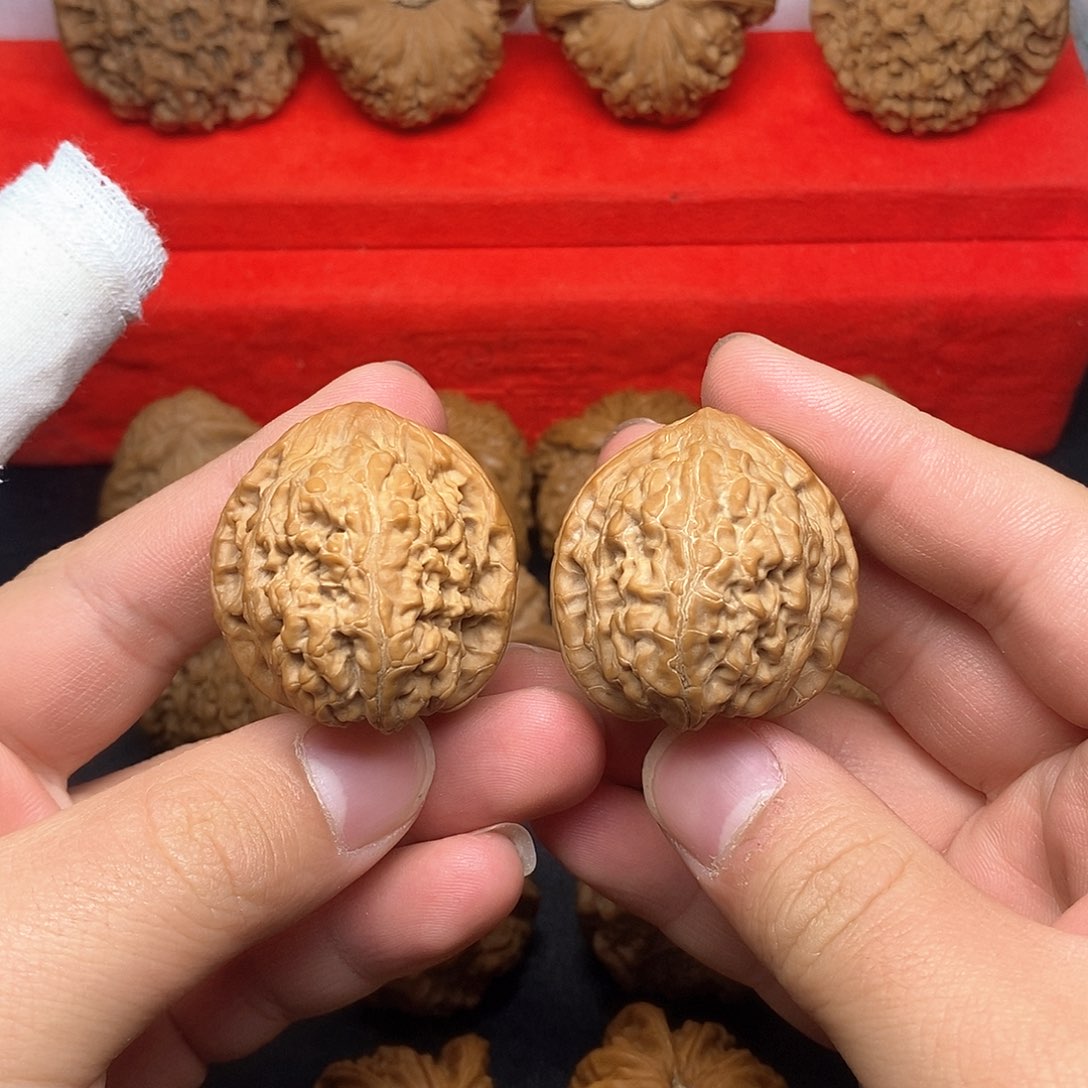 文玩核桃把件37牡丹纹