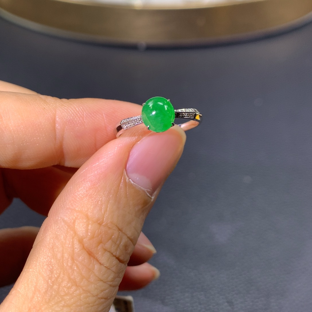 翡翠戒指18K金镶嵌翡翠