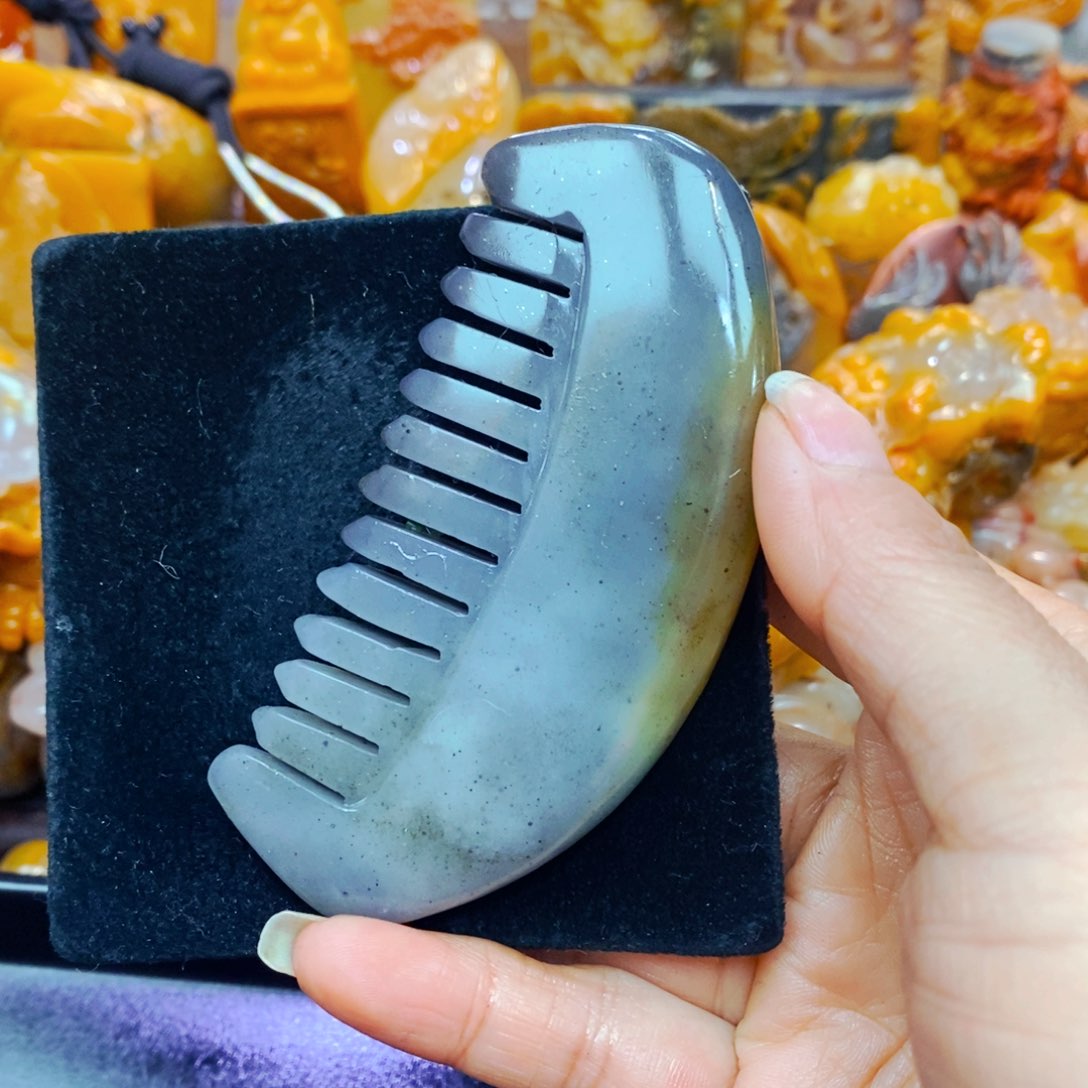 未镶嵌石英质玉（黄龙玉）颈饰