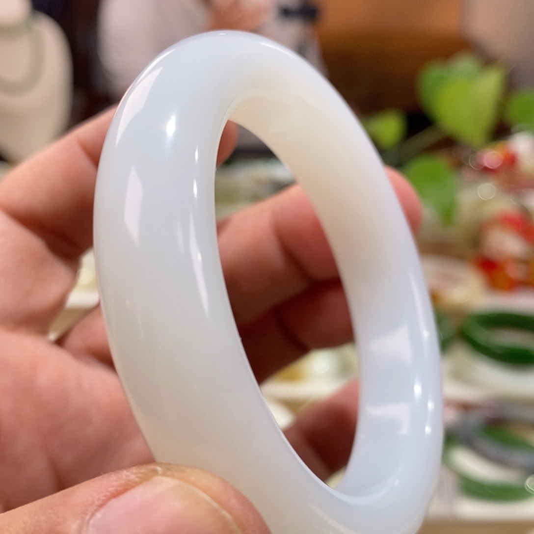 和田玉未镶嵌手镯