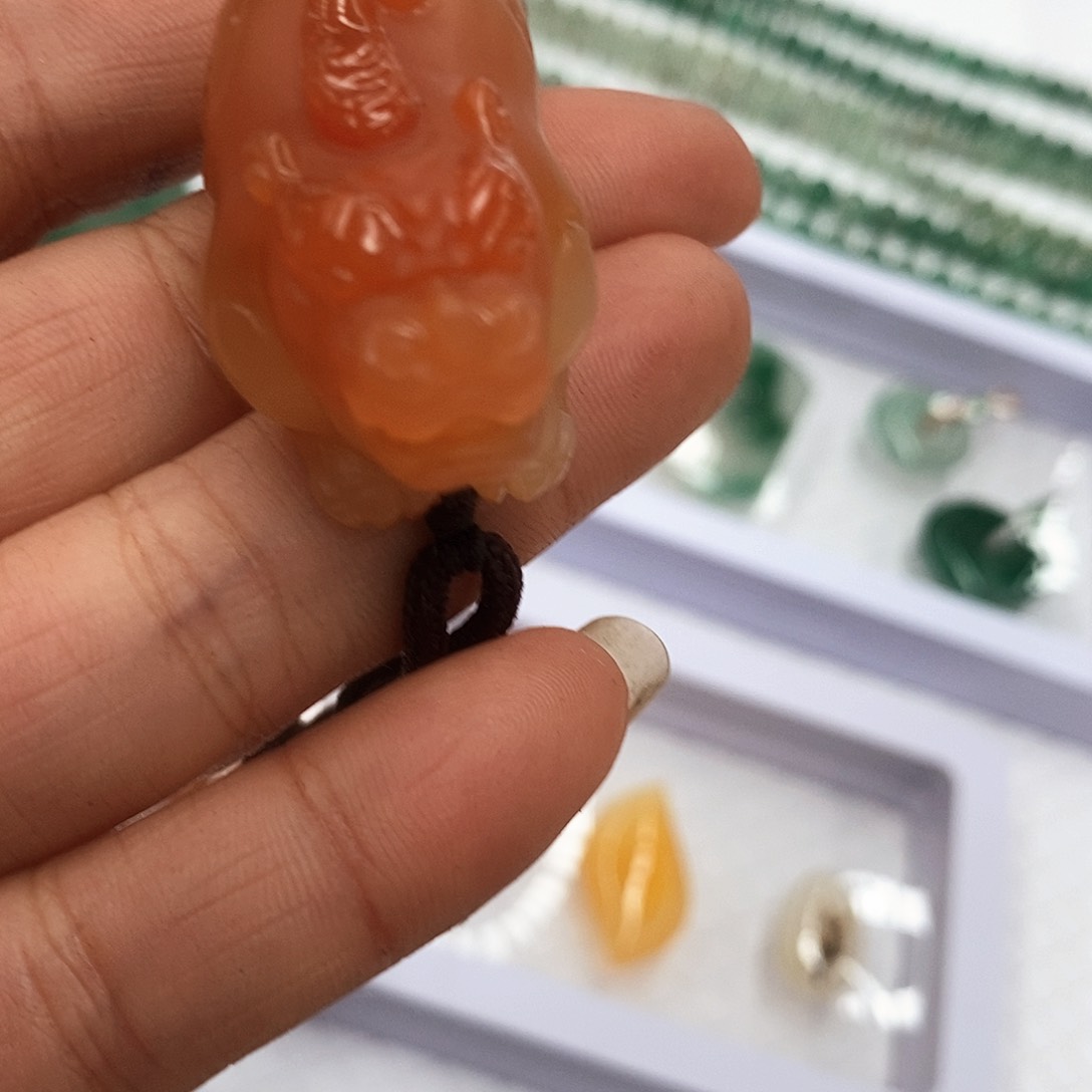 石英质玉（黄龙玉）未镶嵌吊坠