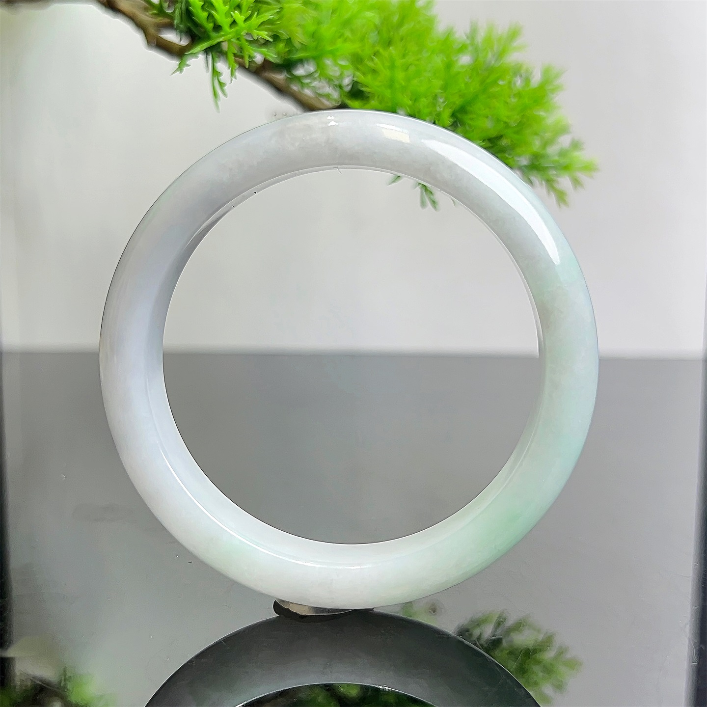 Colourful Yunnan/七彩云南天然翡翠细糯种白底青翡翠手镯