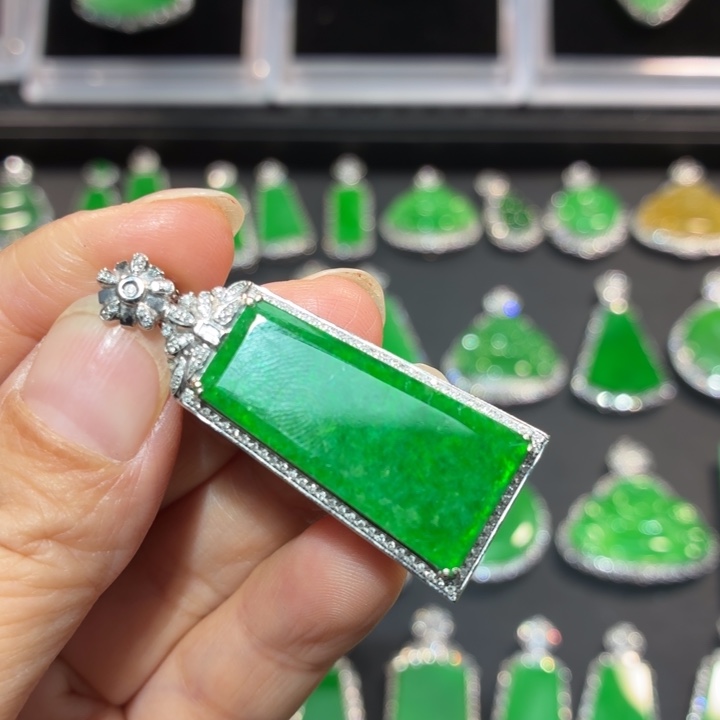 翡翠18K金镶嵌吊坠(不含链)翡翠