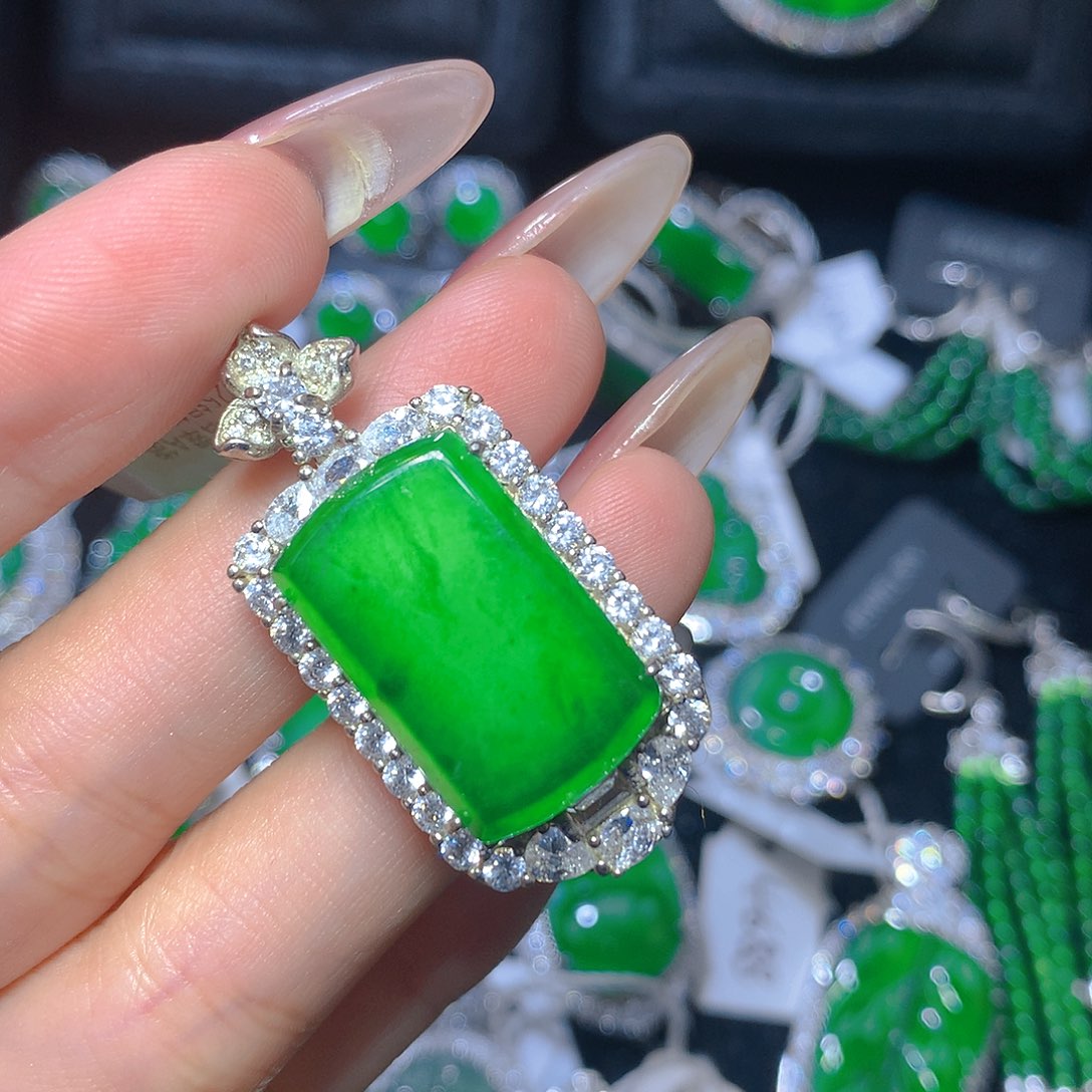 翡翠颈饰银S925镶嵌翡翠