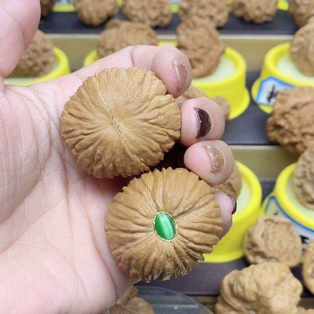 文玩核桃吊坠金丝猴头