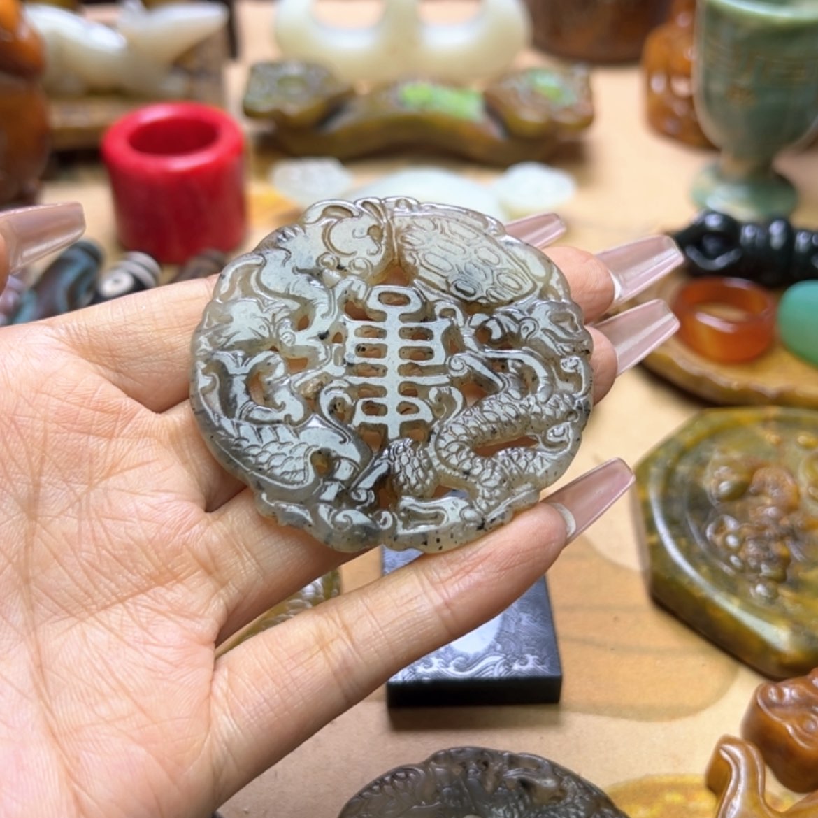 【闪购商品】蛇纹石玉颈饰未镶嵌