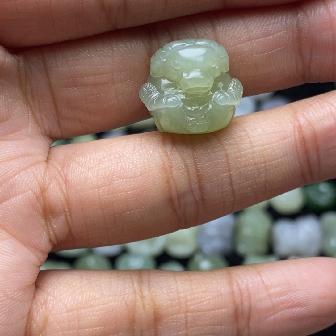 用***4和田玉未镶嵌颈饰