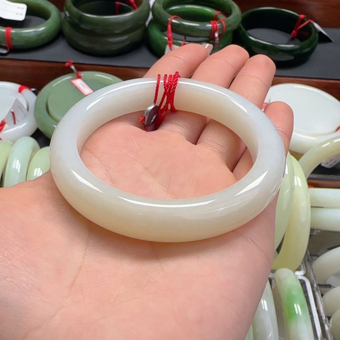 和田玉未镶嵌手镯