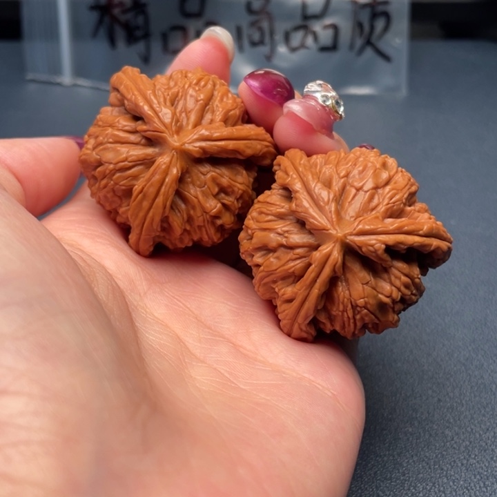 小***）吊坠文玩核桃白狮子