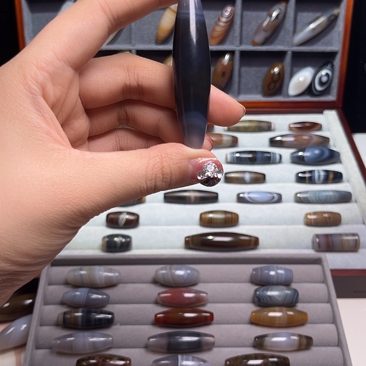 条***妹玛瑙/玉髓未镶嵌颈饰