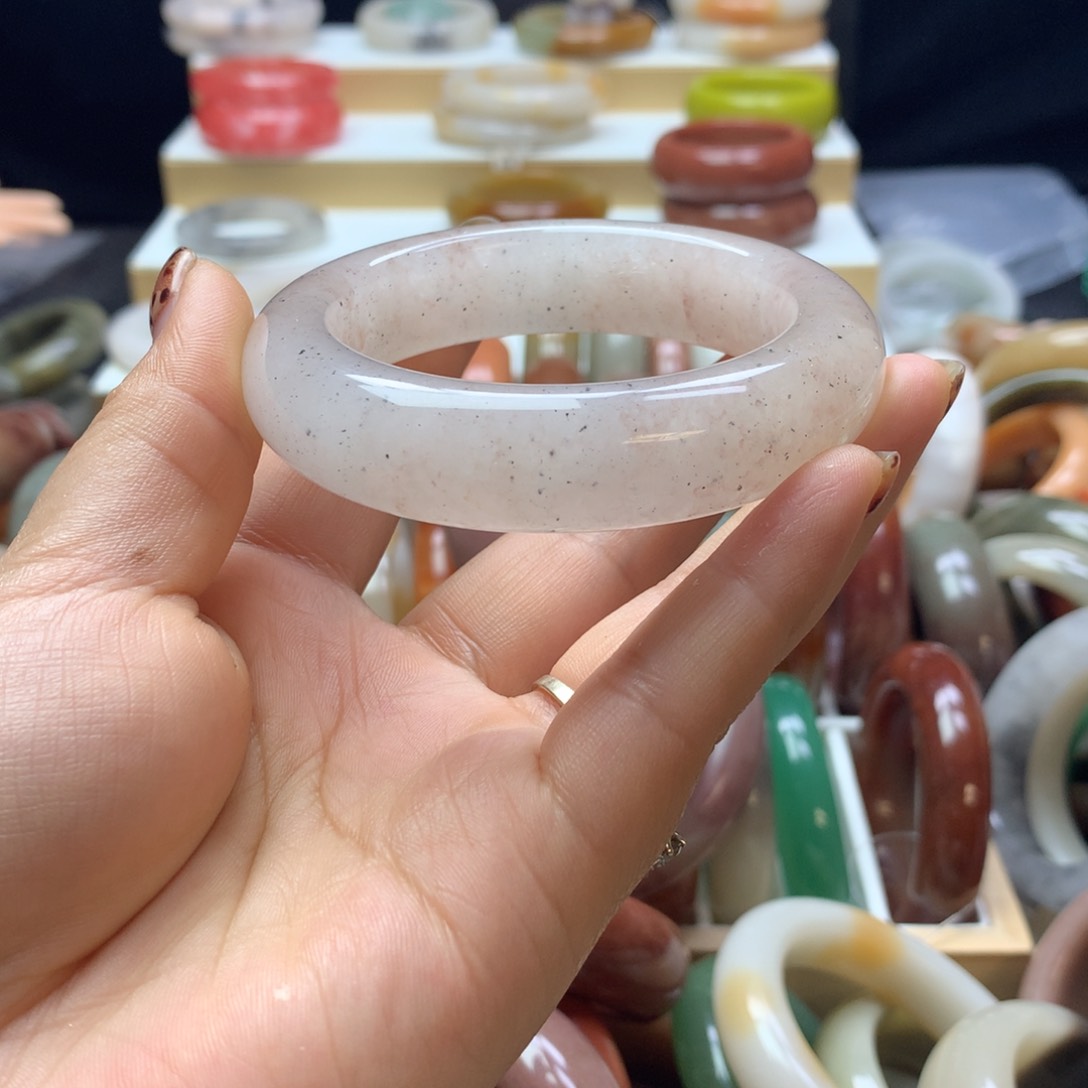 石英质玉手镯未镶嵌