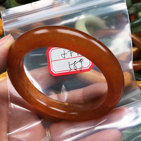 蛇纹石玉手镯未镶嵌小*木