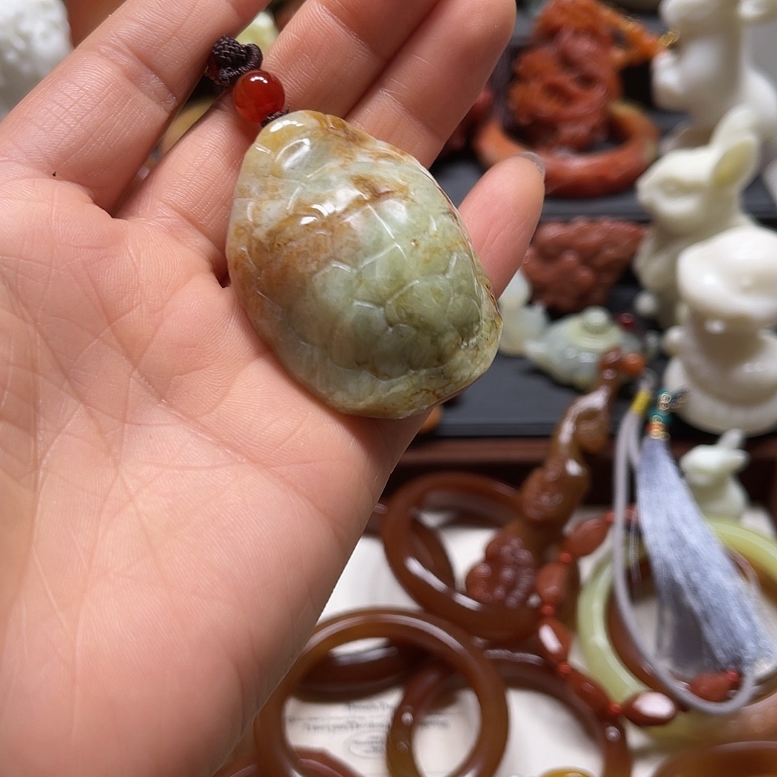 蛇纹石玉吊坠发一个未镶嵌