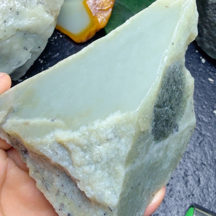 和田玉（糖玉）未镶嵌珠宝奇石