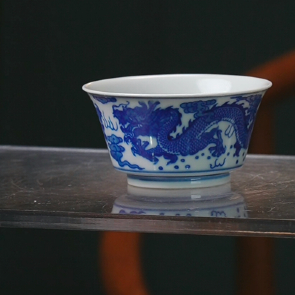 X青花双龙戏珠纹马蹄杯