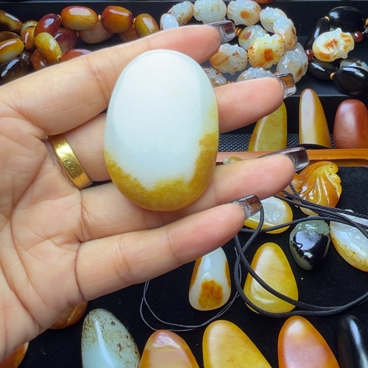 阿***心和田玉未镶嵌颈饰