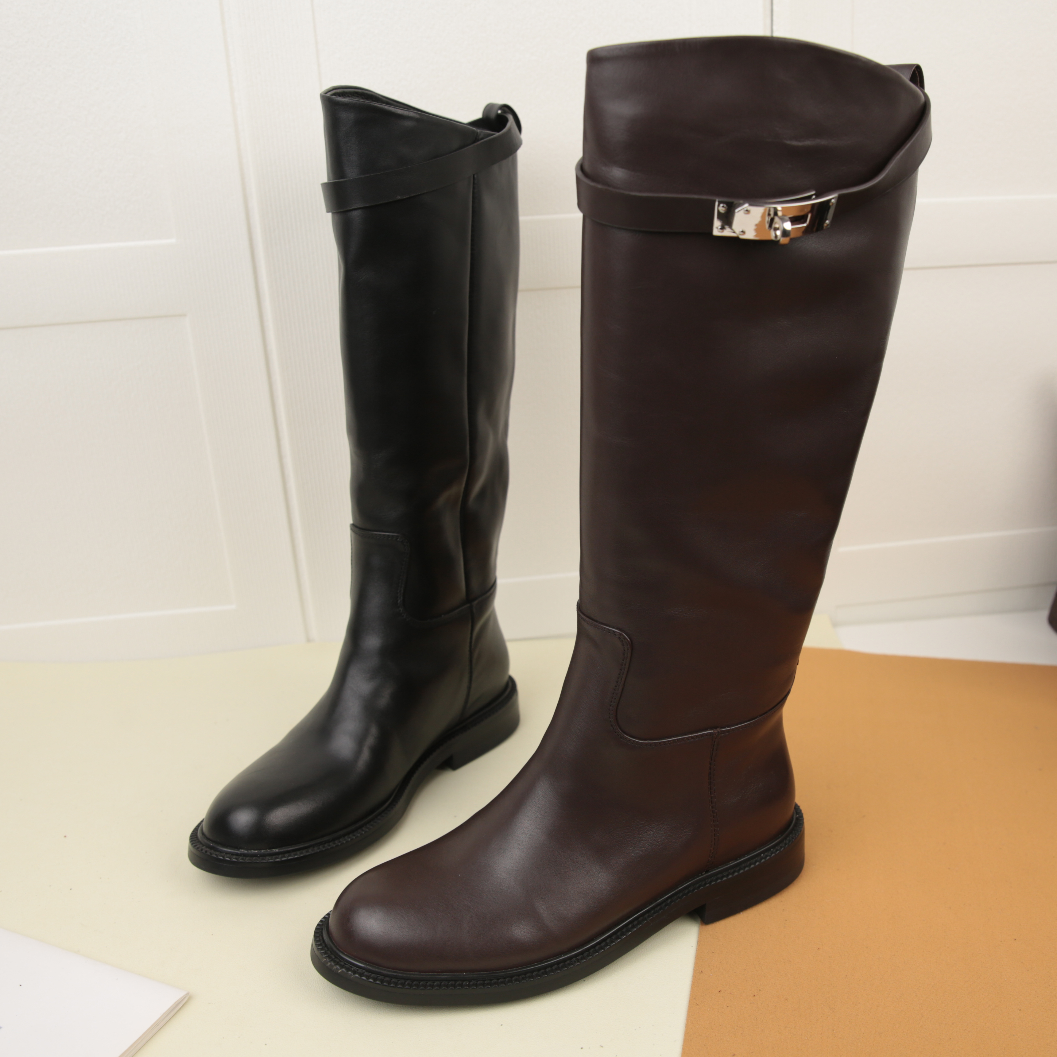 6018冬季新款金属皮带扣高筒骑士靴女斜口显瘦圆头粗跟单里长靴