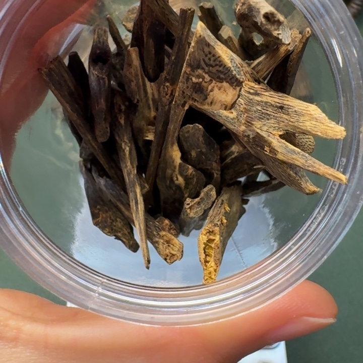 沉香手把件闭****度海南乌身圆叶树心油沉水老料54克