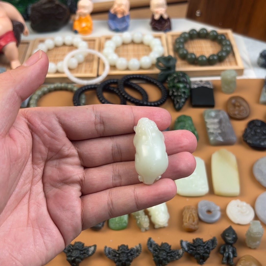 和田玉颈饰未镶嵌啊****淤