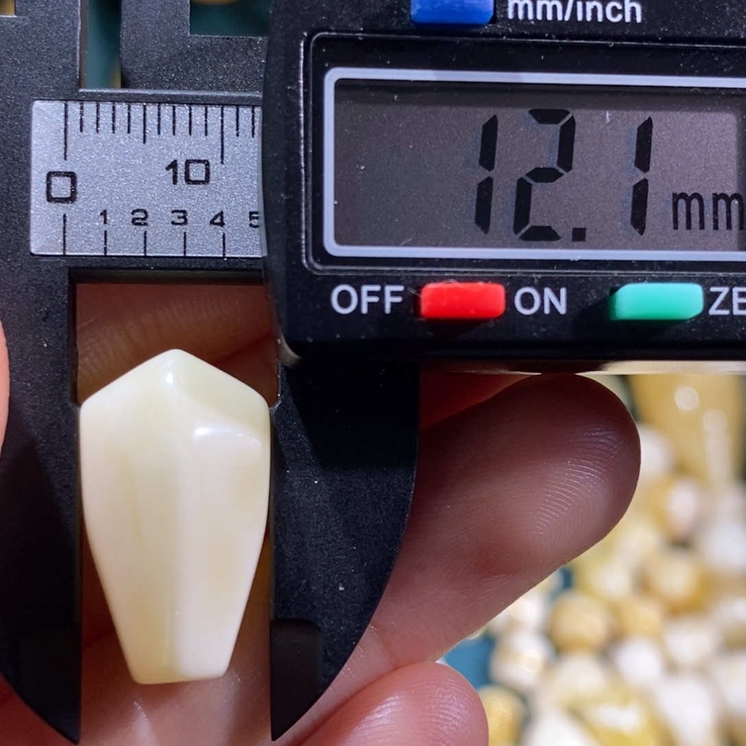 蜜蜡裸石未镶嵌配饰