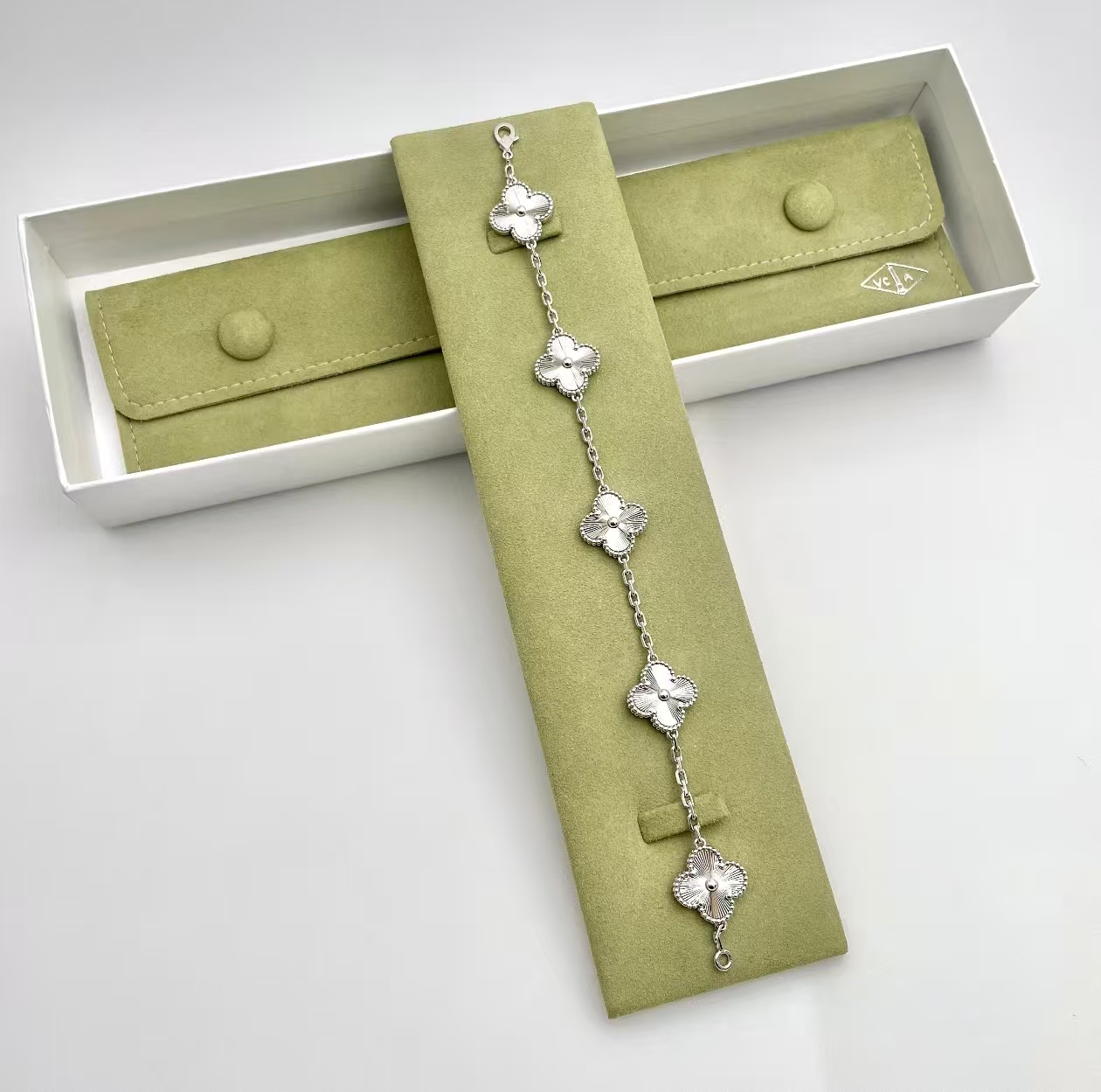 99新 梵克雅宝 蔚蓝/白金 镭 射 五花手链 订金